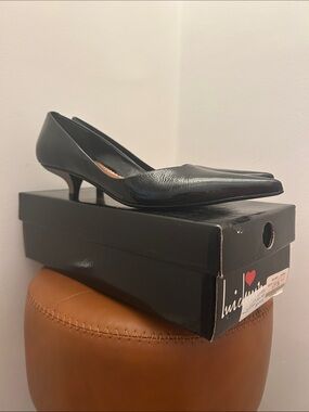 Luichiny Black Pointed Toe Low Heel Pumps